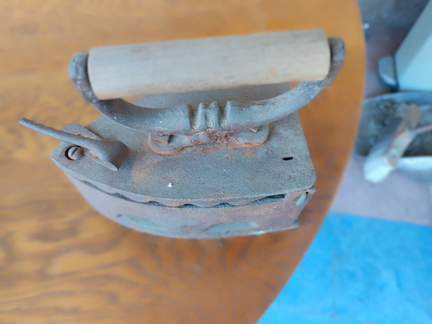 Antique Carbon Clothing Iron - Antiques Bazaar Ensenada