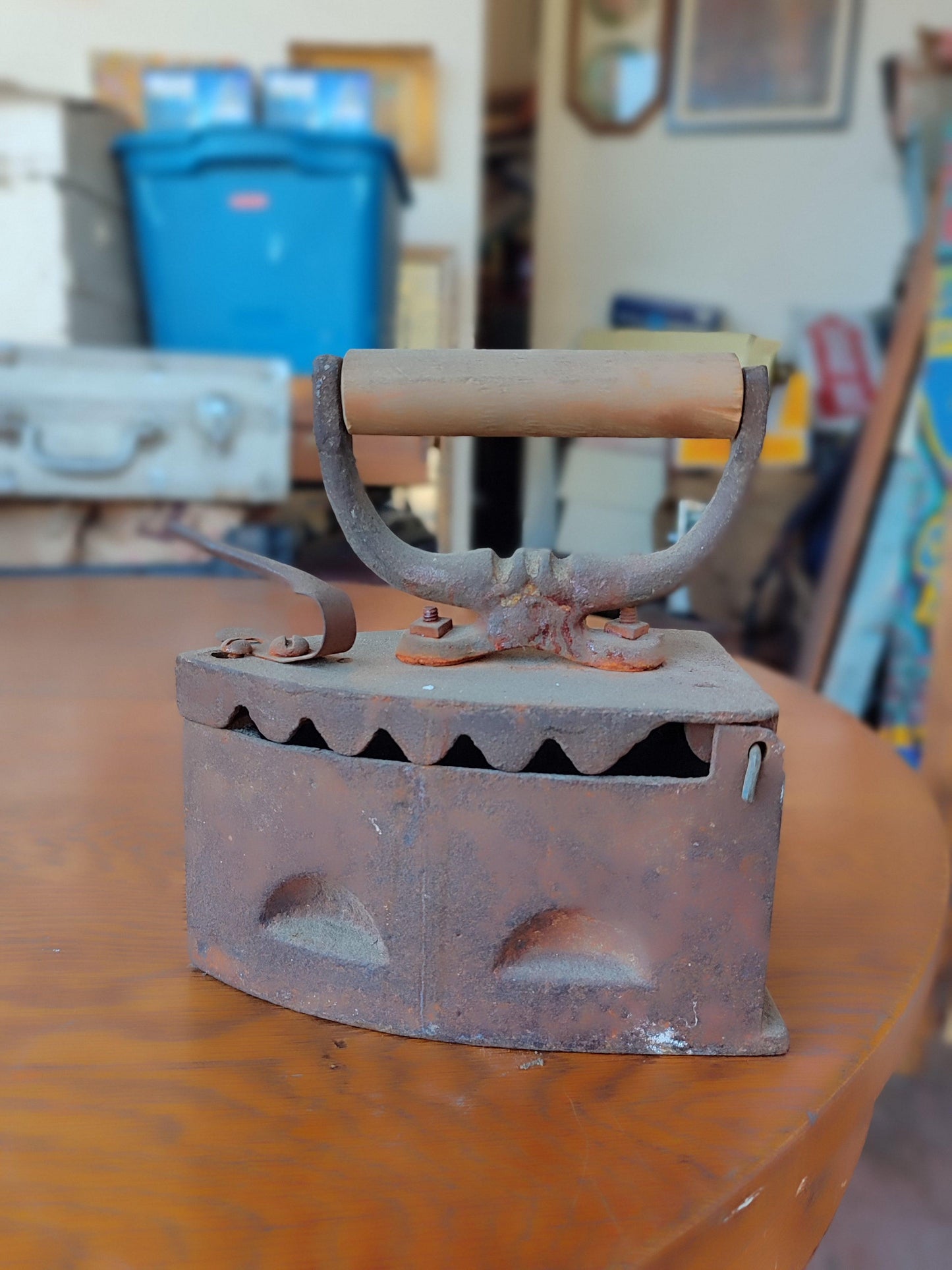 Antique Carbon Clothing Iron - Antiques Bazaar Ensenada