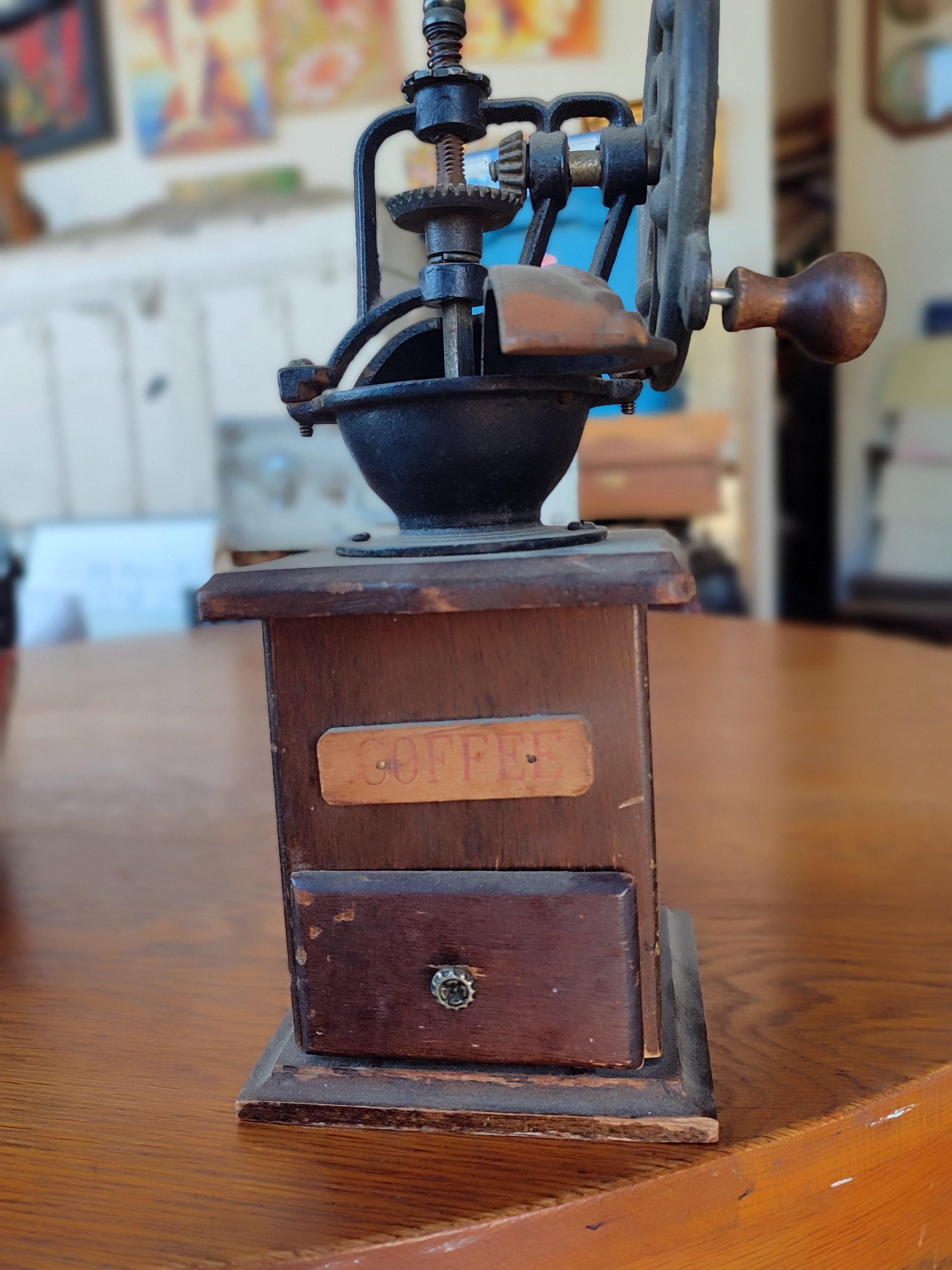 Antique coffee grinder / wood and cast iron - Antiques Bazaar Ensenada