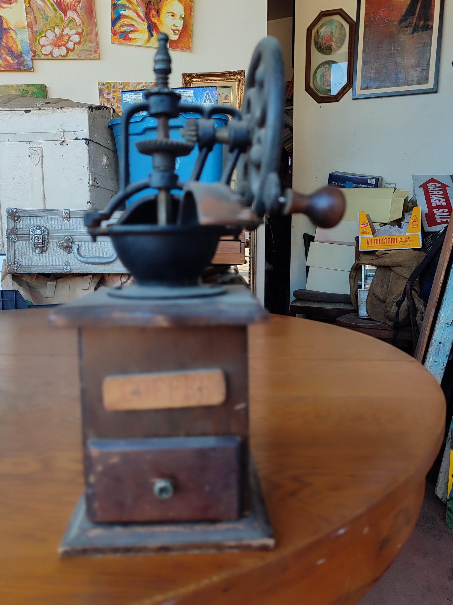 Antique coffee grinder / wood and cast iron - Antiques Bazaar Ensenada