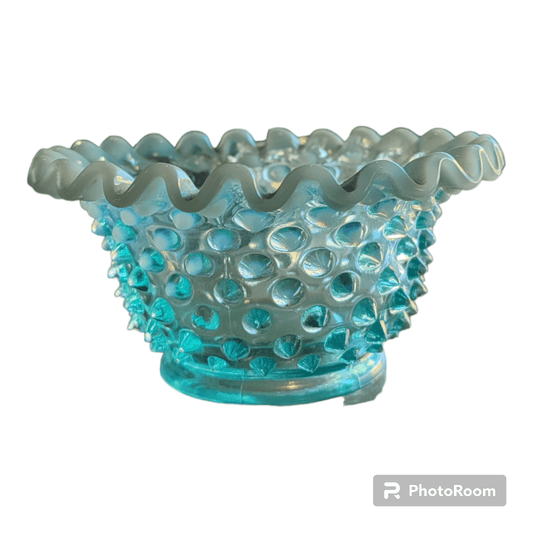 El tazón de opalina azul con textura de Fenton - Antiques Bazaar Ensenada