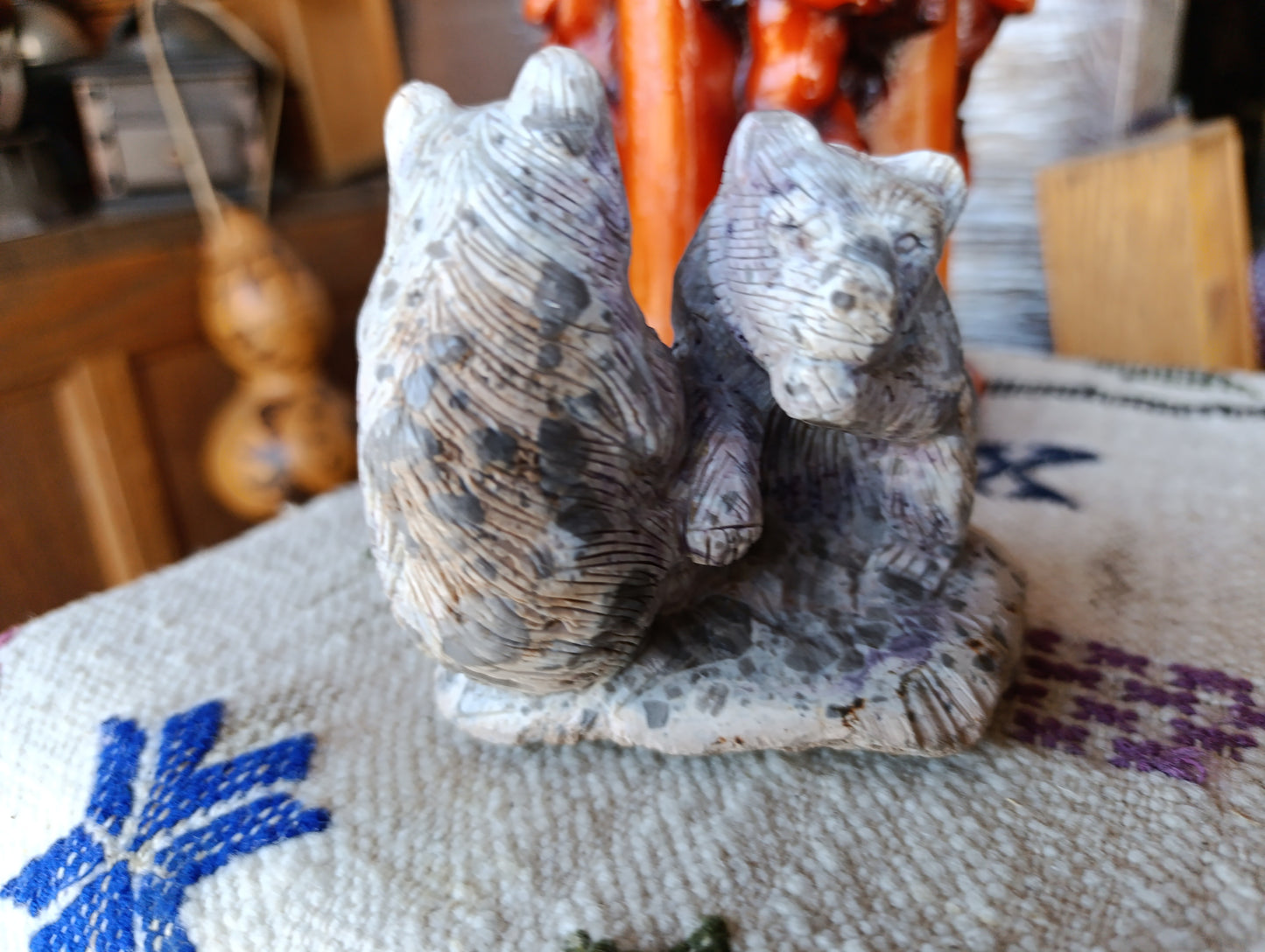 Escultura de Escritorio de Piedra con Forma de Osos | Arte Decorativo Natural Descripción