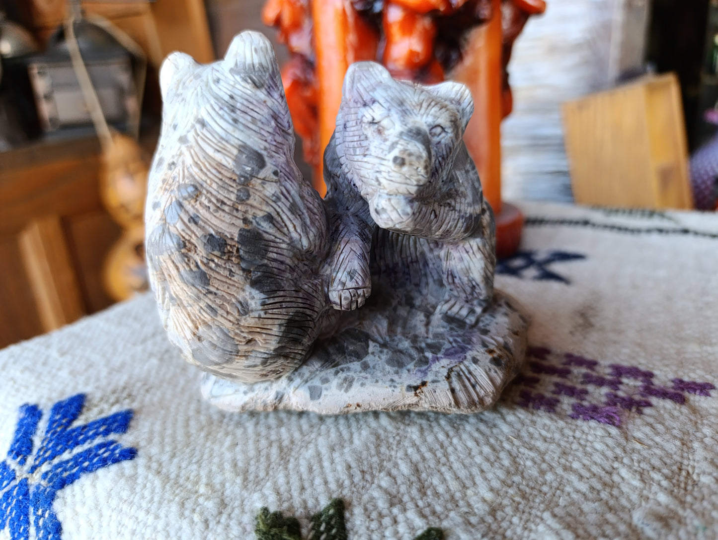 Escultura de Escritorio de Piedra con Forma de Osos | Arte Decorativo Natural Descripción