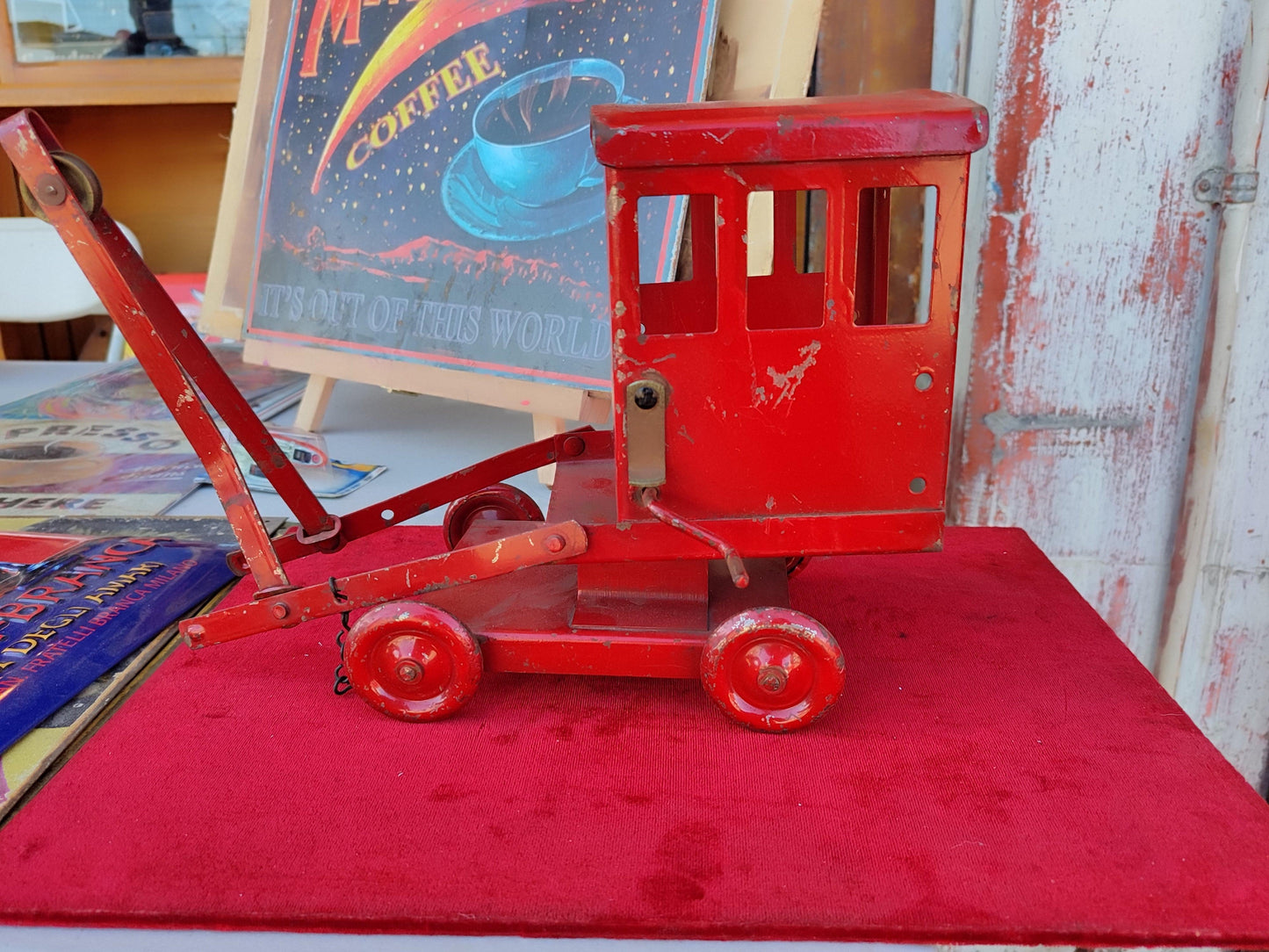 Trian Crane - Antiques Bazaar Ensenada