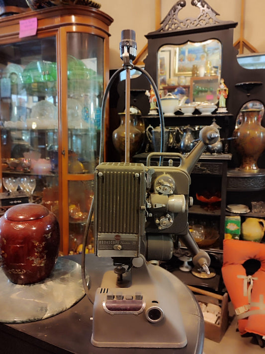 Mounted Lamp on Vintage 1940 Kodascope - Antiques Bazaar Ensenada