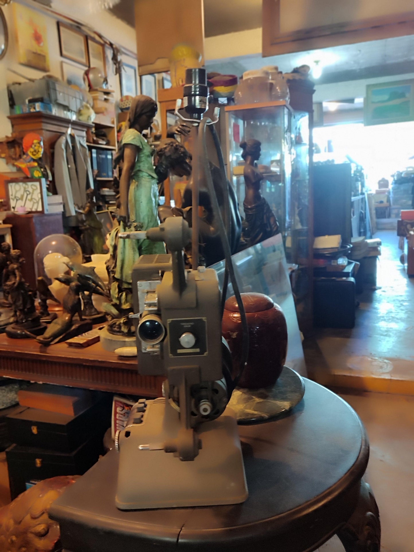 Mounted Lamp on Vintage 1940 Kodascope - Antiques Bazaar Ensenada