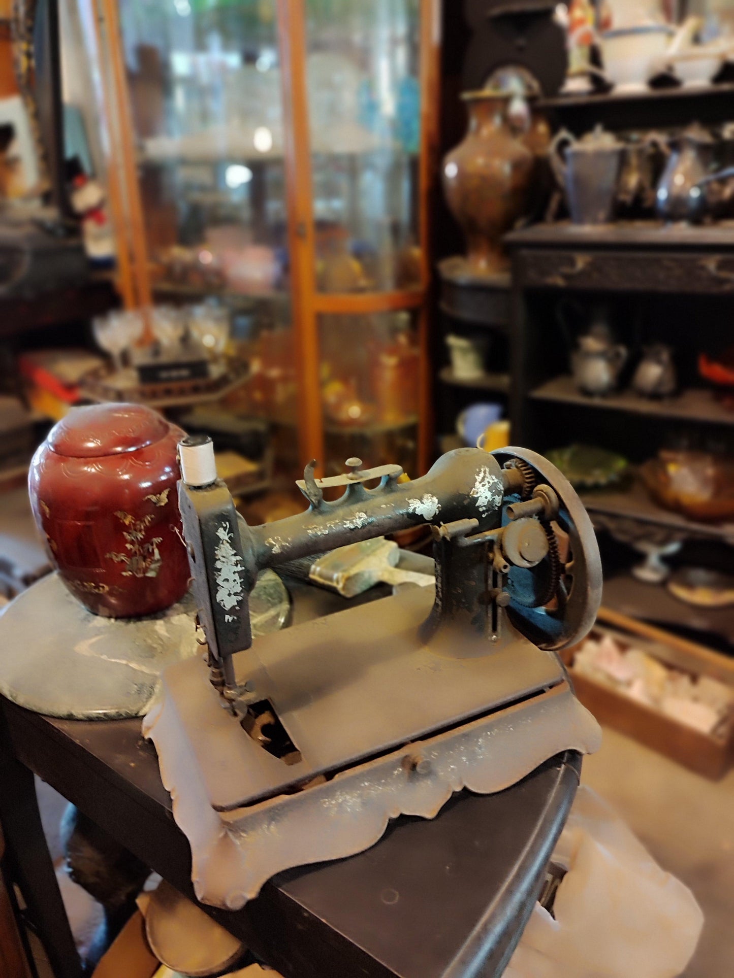 Muller Cast Iron Manual Crank Sewing Machine - Antiques Bazaar Ensenada