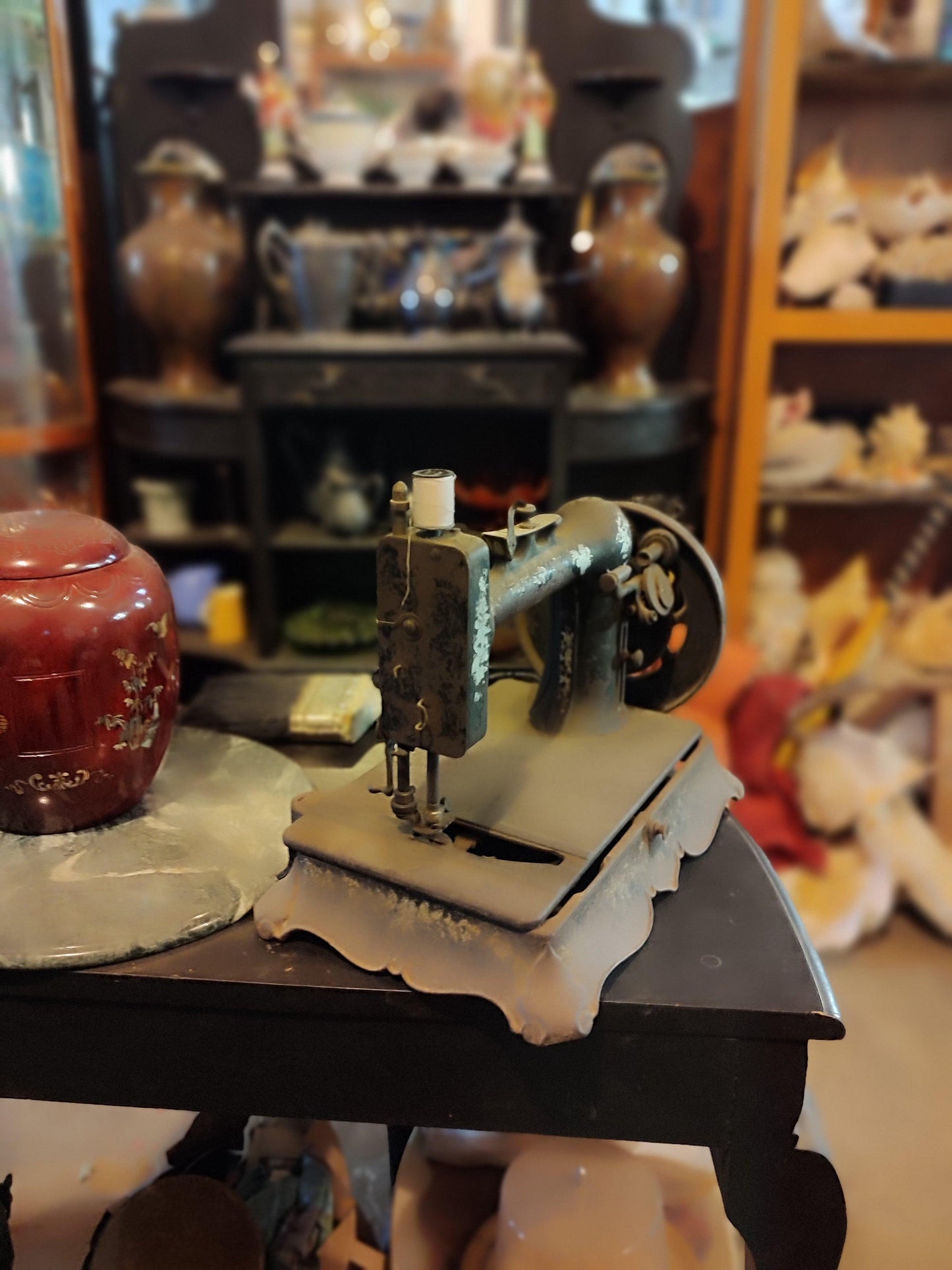 Muller Cast Iron Manual Crank Sewing Machine - Antiques Bazaar Ensenada