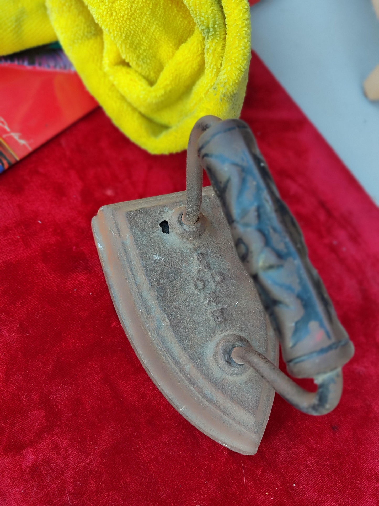Antique Clothes Iron - Antiques Bazaar Ensenada