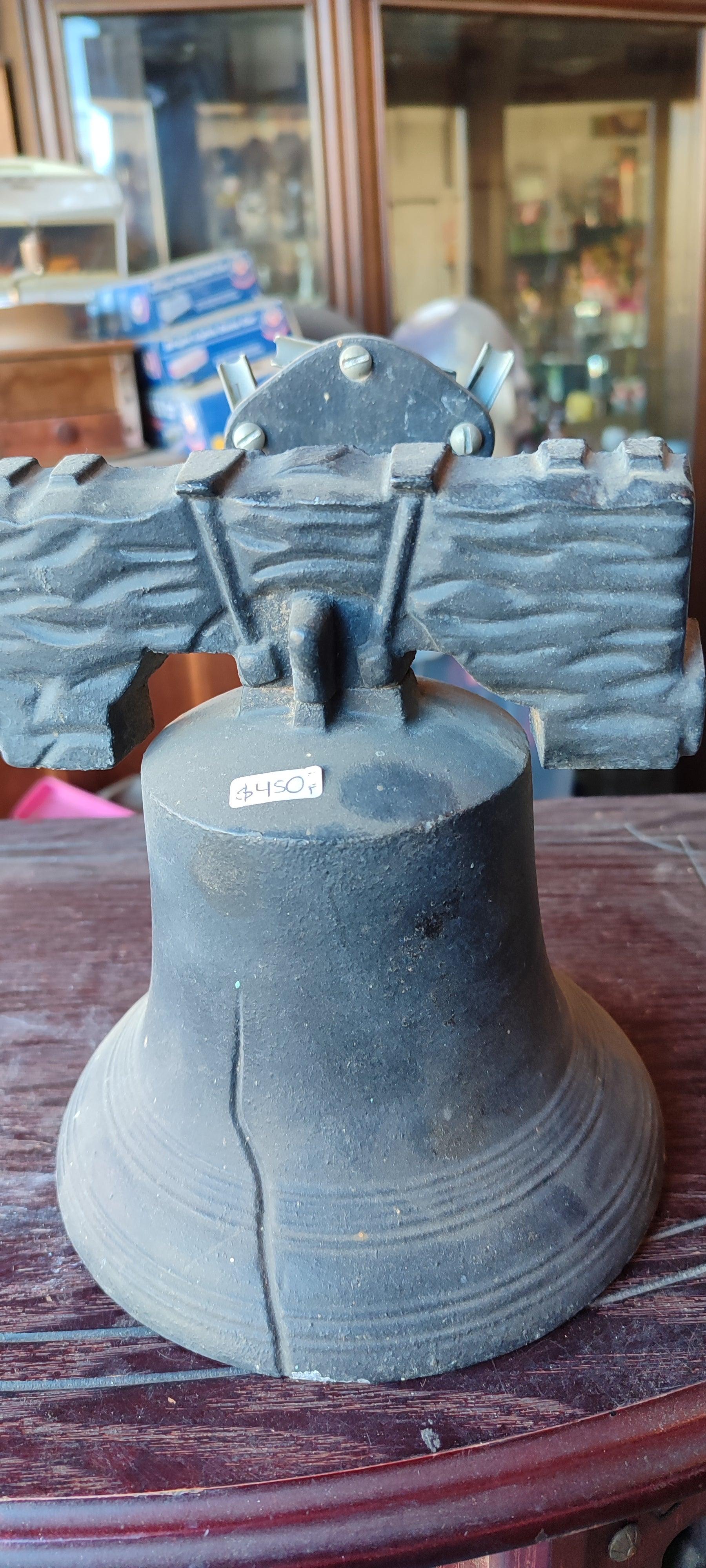 campana de hierro fundido - Antiques Bazaar Ensenada