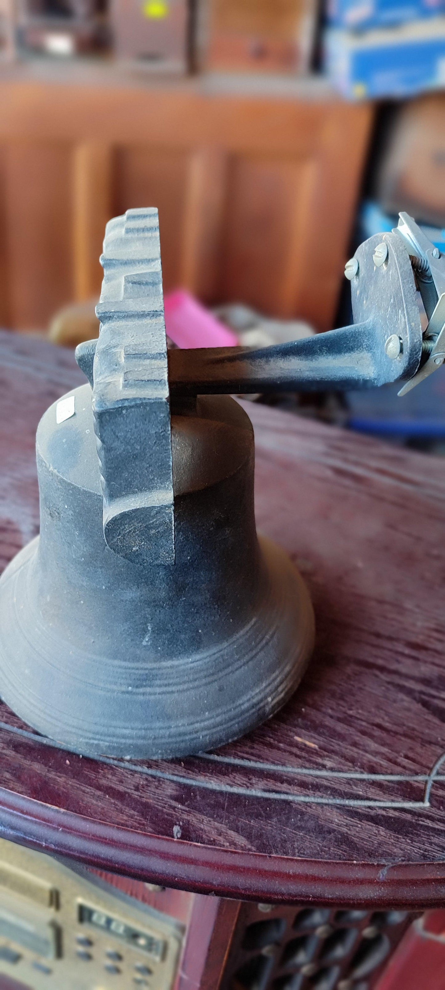 campana de hierro fundido - Antiques Bazaar Ensenada