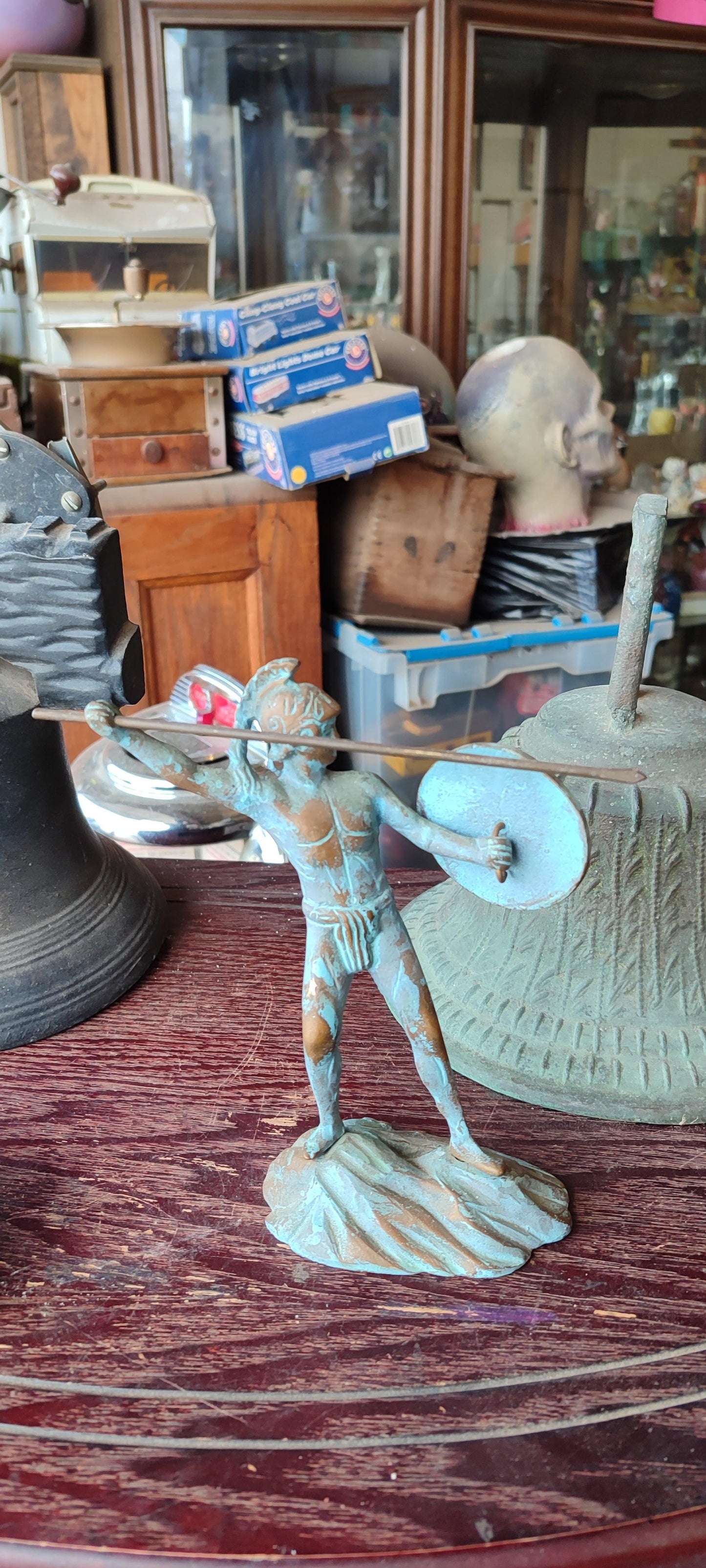 escultura de bronce del guerrero espartano - Antiques Bazaar Ensenada