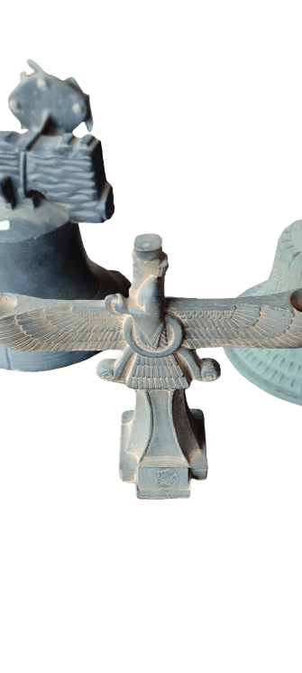 escultura del Faravahar - Antiques Bazaar Ensenada