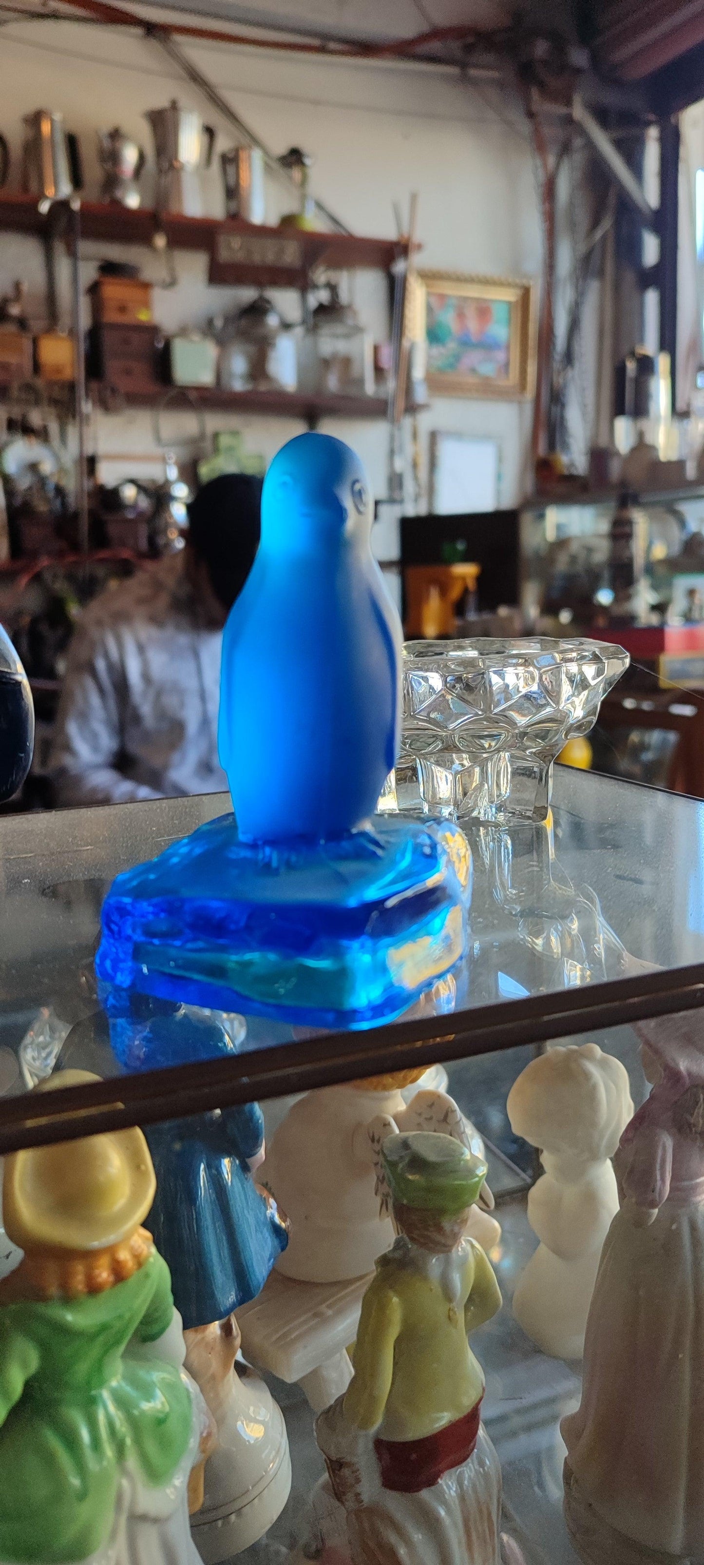 La figura de cristal de arte azul de Westmoreland - Antiques Bazaar Ensenada