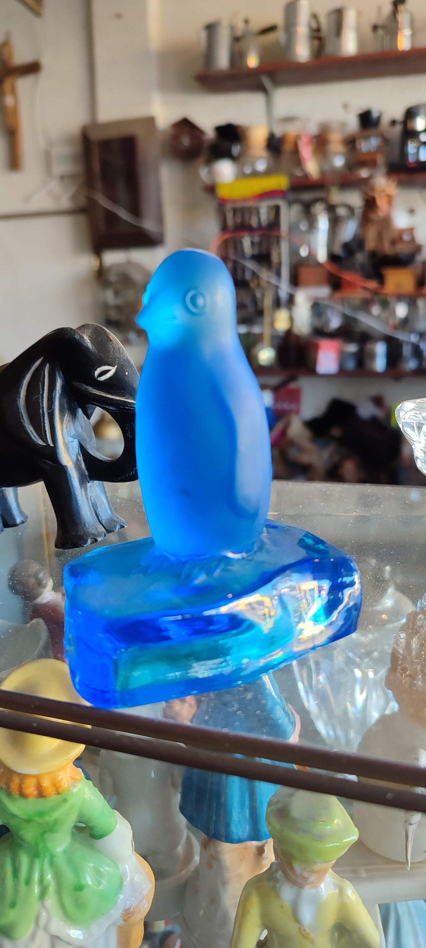 La figura de cristal de arte azul de Westmoreland - Antiques Bazaar Ensenada