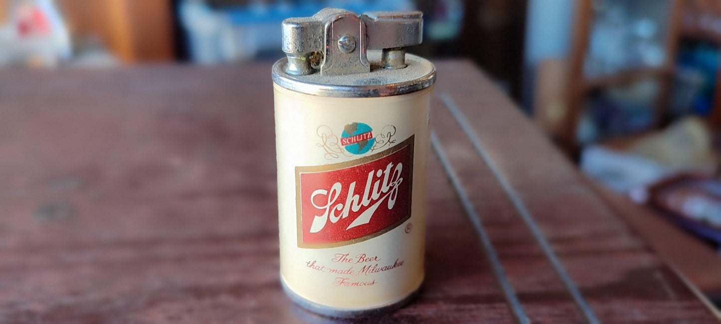 encendedor con forma de lata de cerveza Schlitz Steel - Antiques Bazaar Ensenada