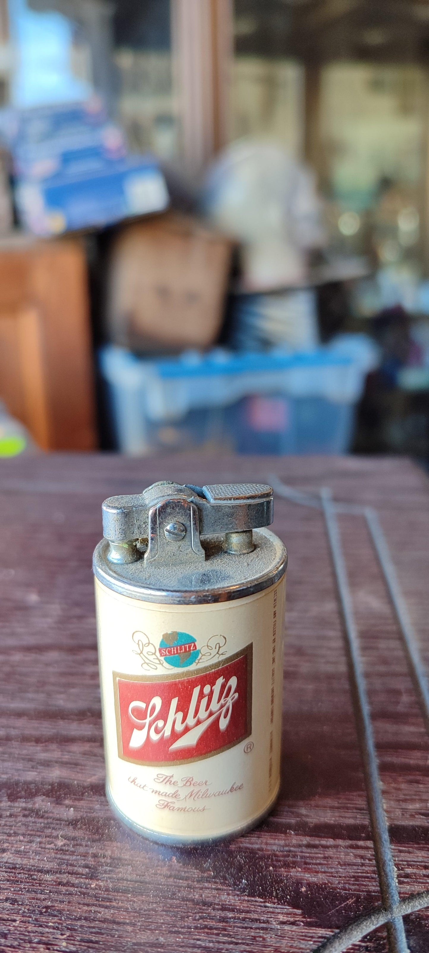 encendedor con forma de lata de cerveza Schlitz Steel - Antiques Bazaar Ensenada