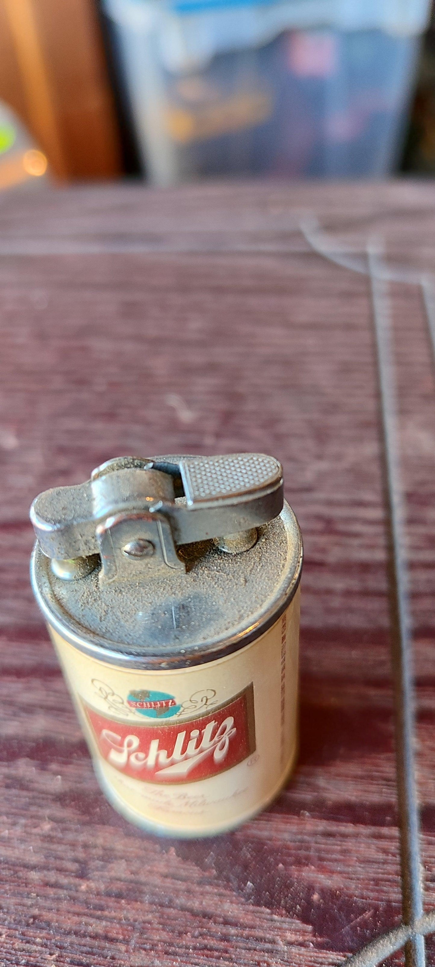 encendedor con forma de lata de cerveza Schlitz Steel - Antiques Bazaar Ensenada