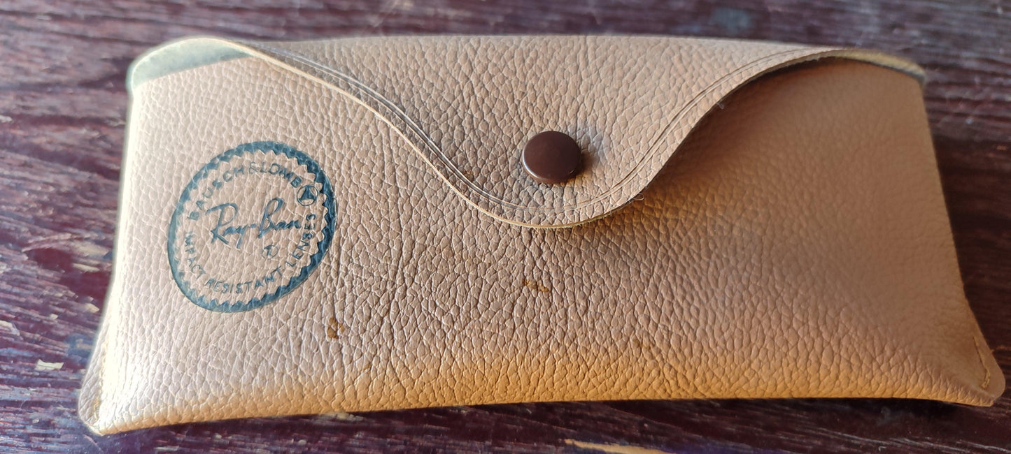gafas de sol Ray-Ban Aviator en un tono púrpura cromado - Antiques Bazaar Ensenada