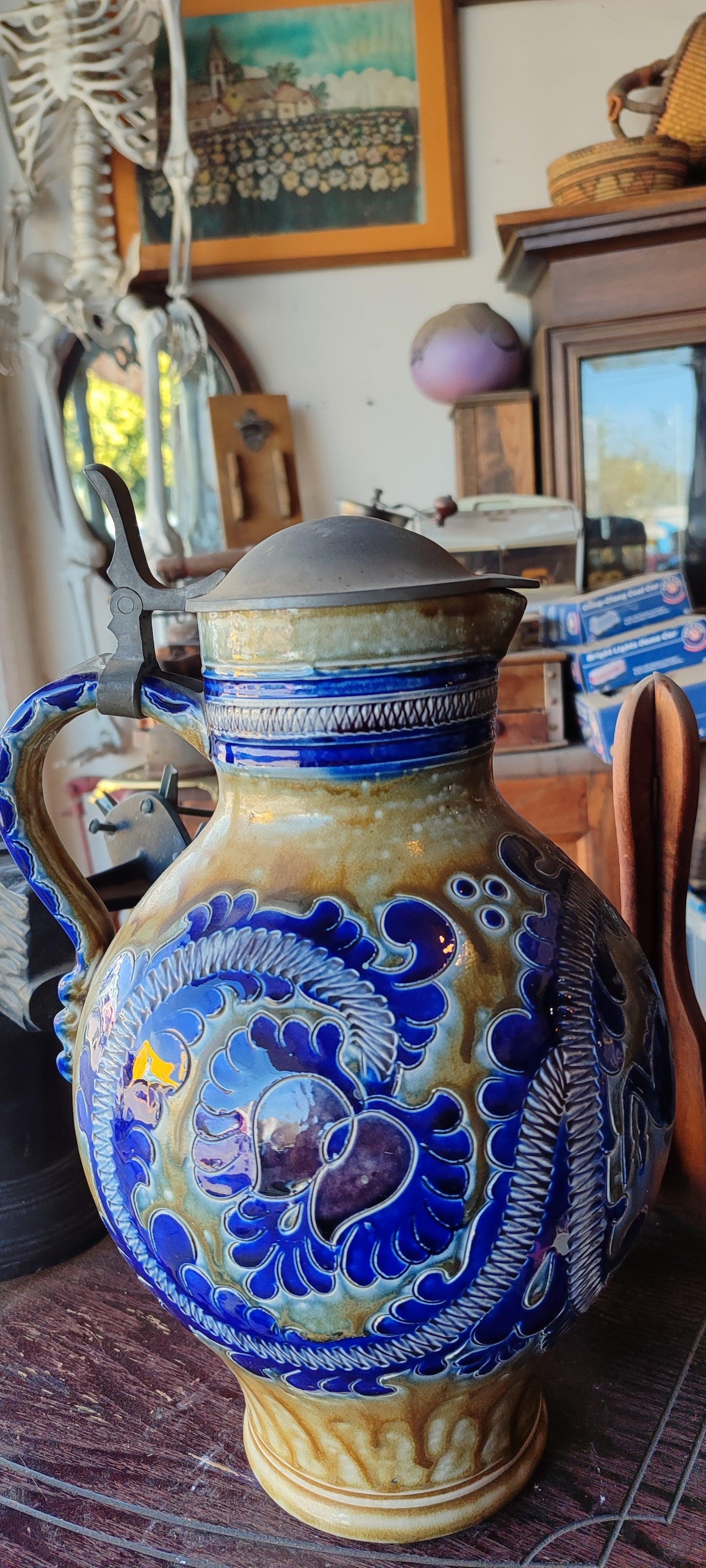 Un jarrón de cerámica alemana - Antiques Bazaar Ensenada