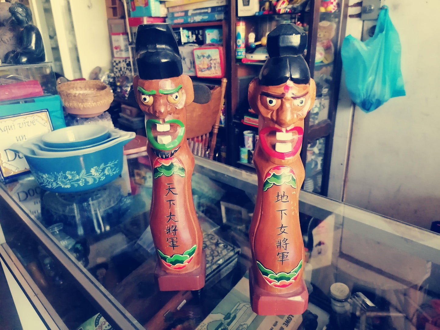 figuras vintage de Jangseung - Antiques Bazaar Ensenada