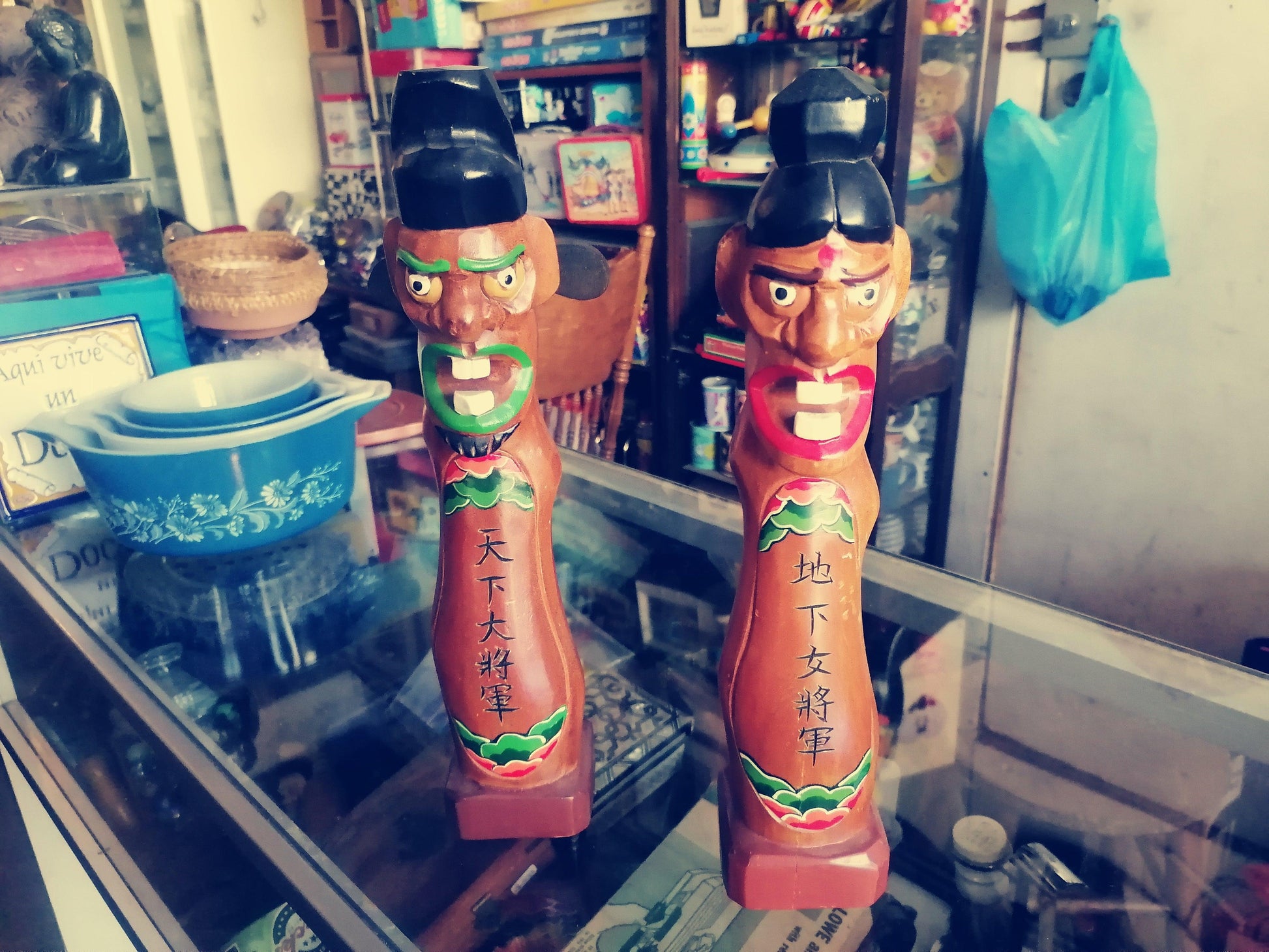 figuras vintage de Jangseung - Antiques Bazaar Ensenada