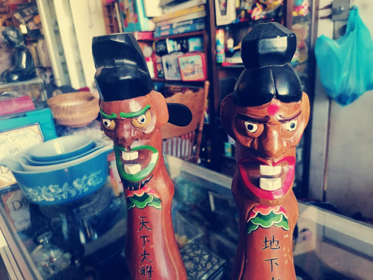 figuras vintage de Jangseung - Antiques Bazaar Ensenada