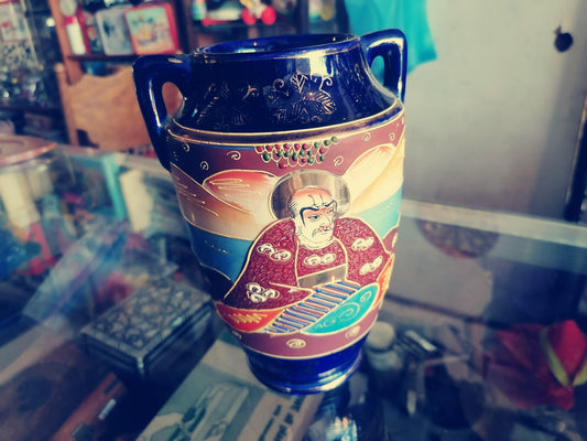 pieza de Satsuma pintada a mano y dorada - Antiques Bazaar Ensenada