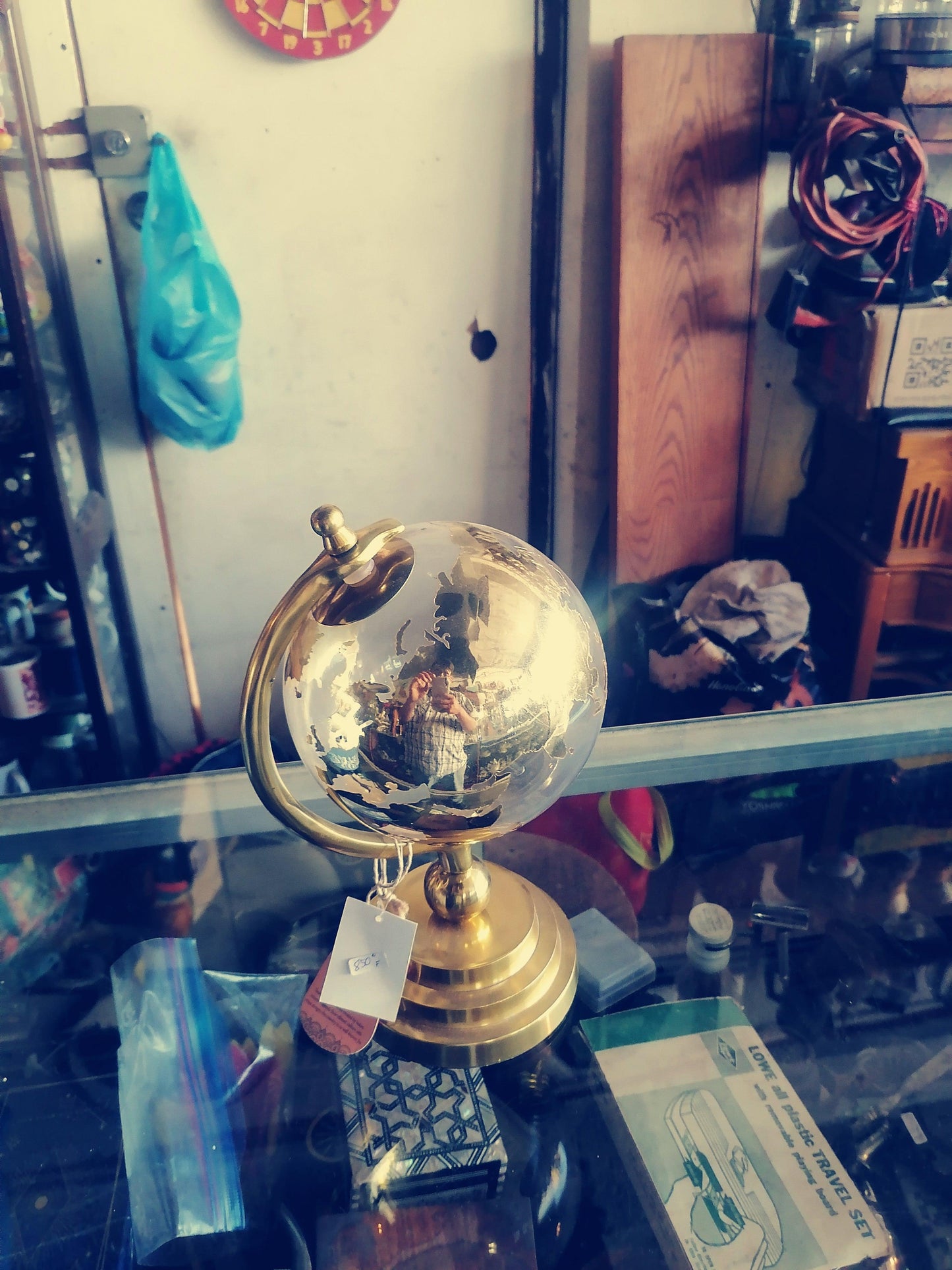 globo terráqueo de vidrio transparente para escritorio - Antiques Bazaar Ensenada