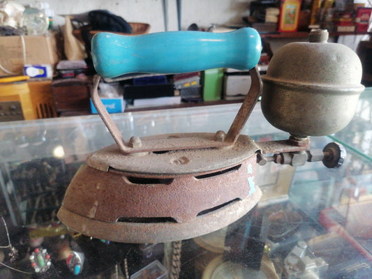 Coleman Gas Iron - Antiques Bazaar Ensenada