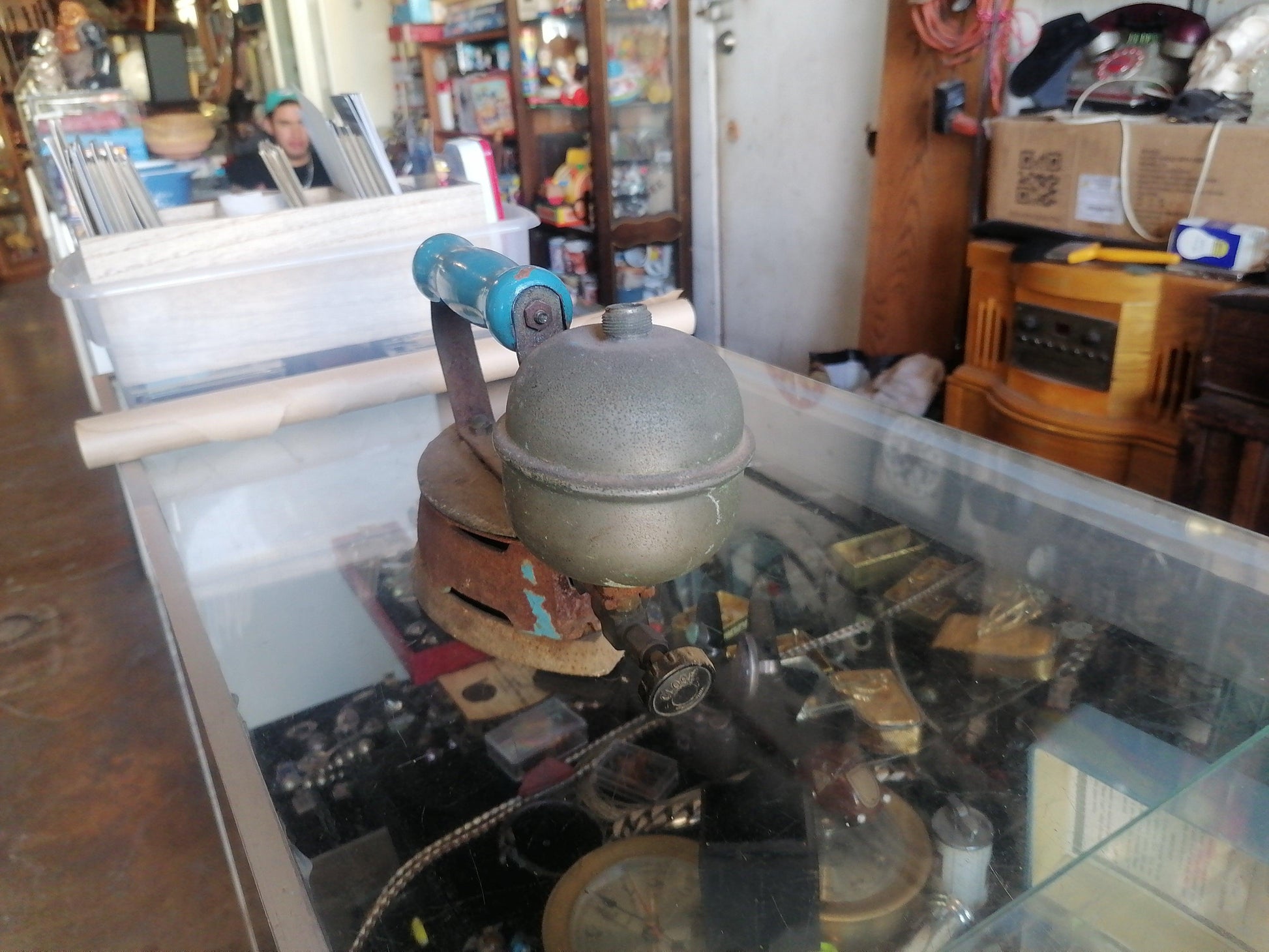 Coleman Gas Iron - Antiques Bazaar Ensenada