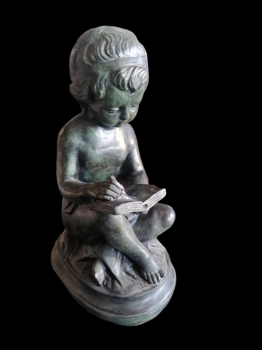 Estatua de bronze de niña leyendo - Antiques Bazaar Ensenada