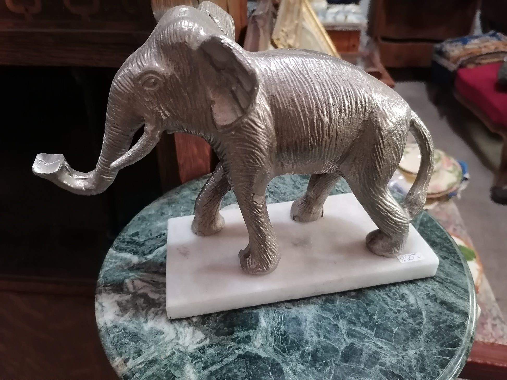 Escultura de elefante plateado. - Antiques Bazaar Ensenada