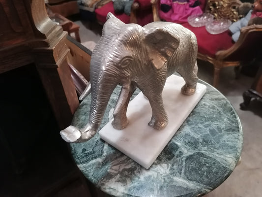 Escultura de elefante plateado. - Antiques Bazaar Ensenada