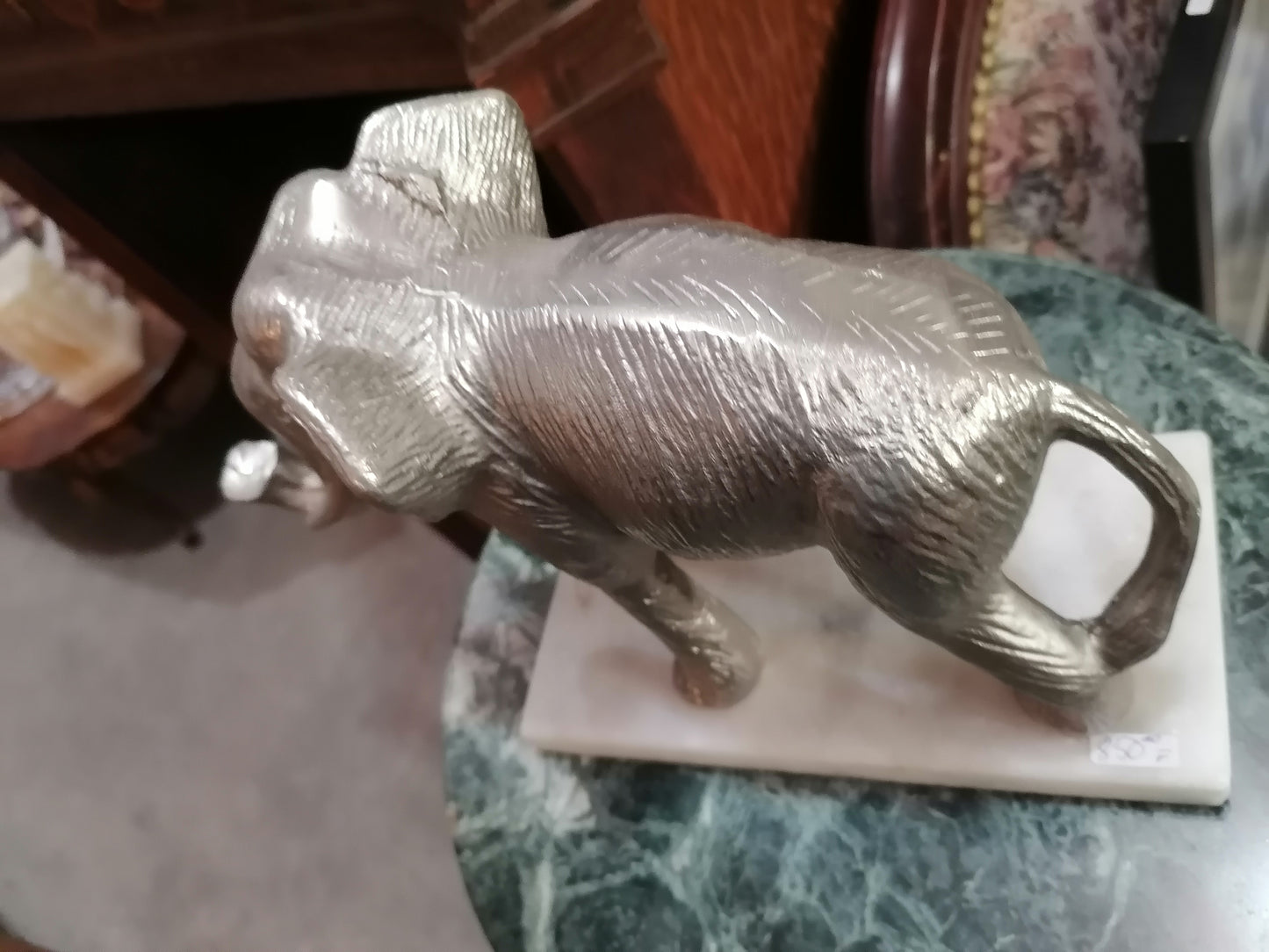 Escultura de elefante plateado. - Antiques Bazaar Ensenada