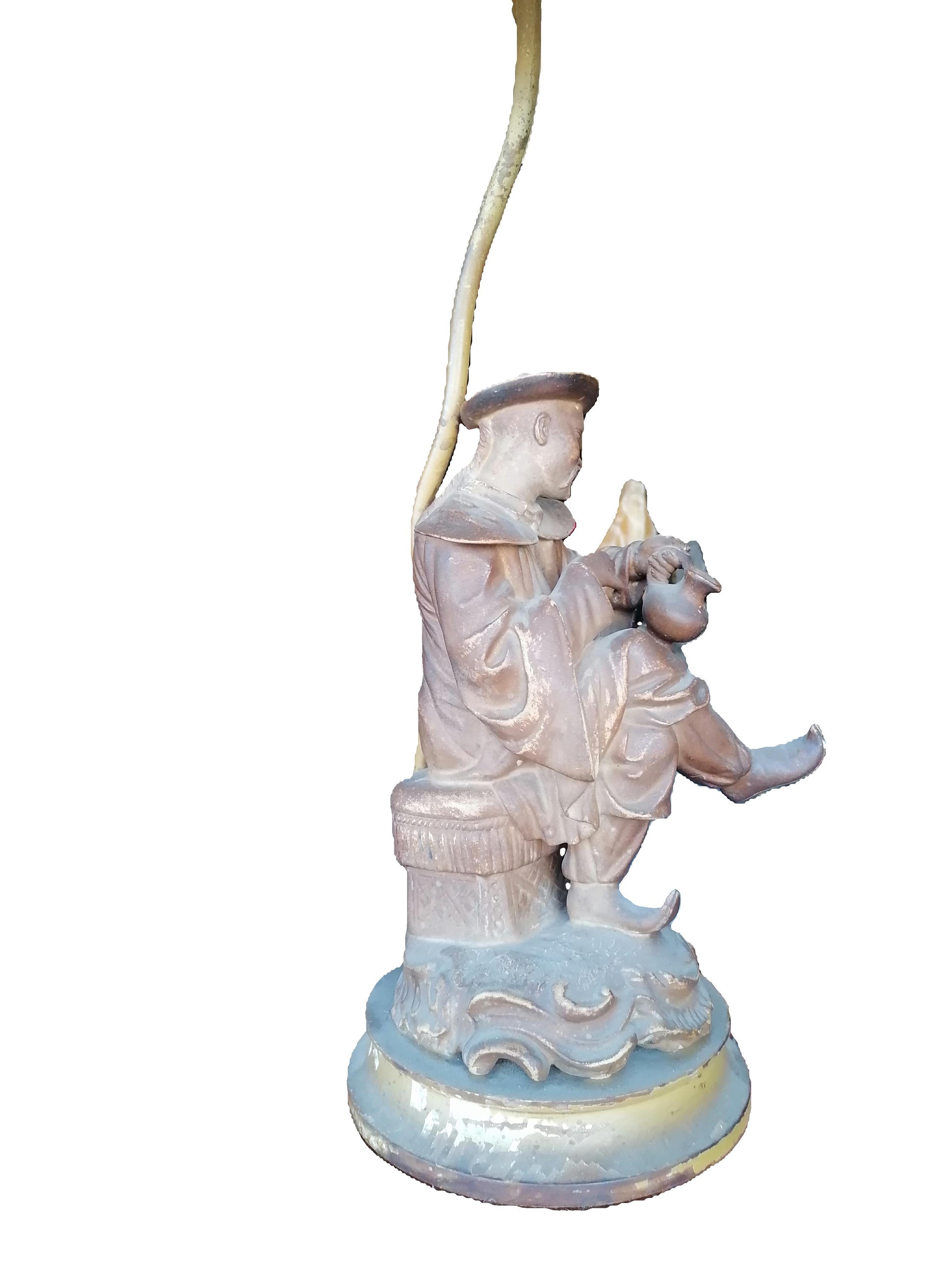 Lámpara Con Escultura De Un Anciano Chino Relajado - Antiques Bazaar Ensenada