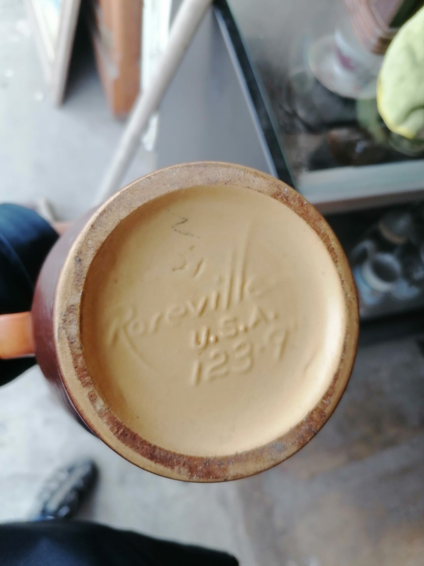 Vasija Freesia de Roseville Pottery - Antiques Bazaar Ensenada