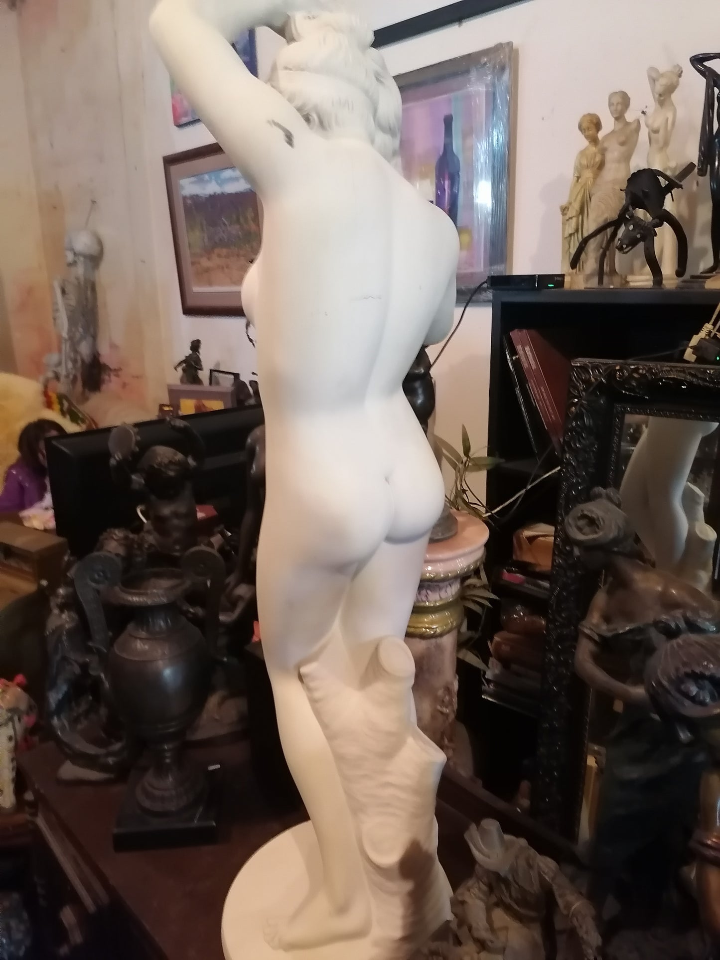 Venus de Mármol de Alabastro (115 cm de altura) - Antiques Bazaar Ensenada