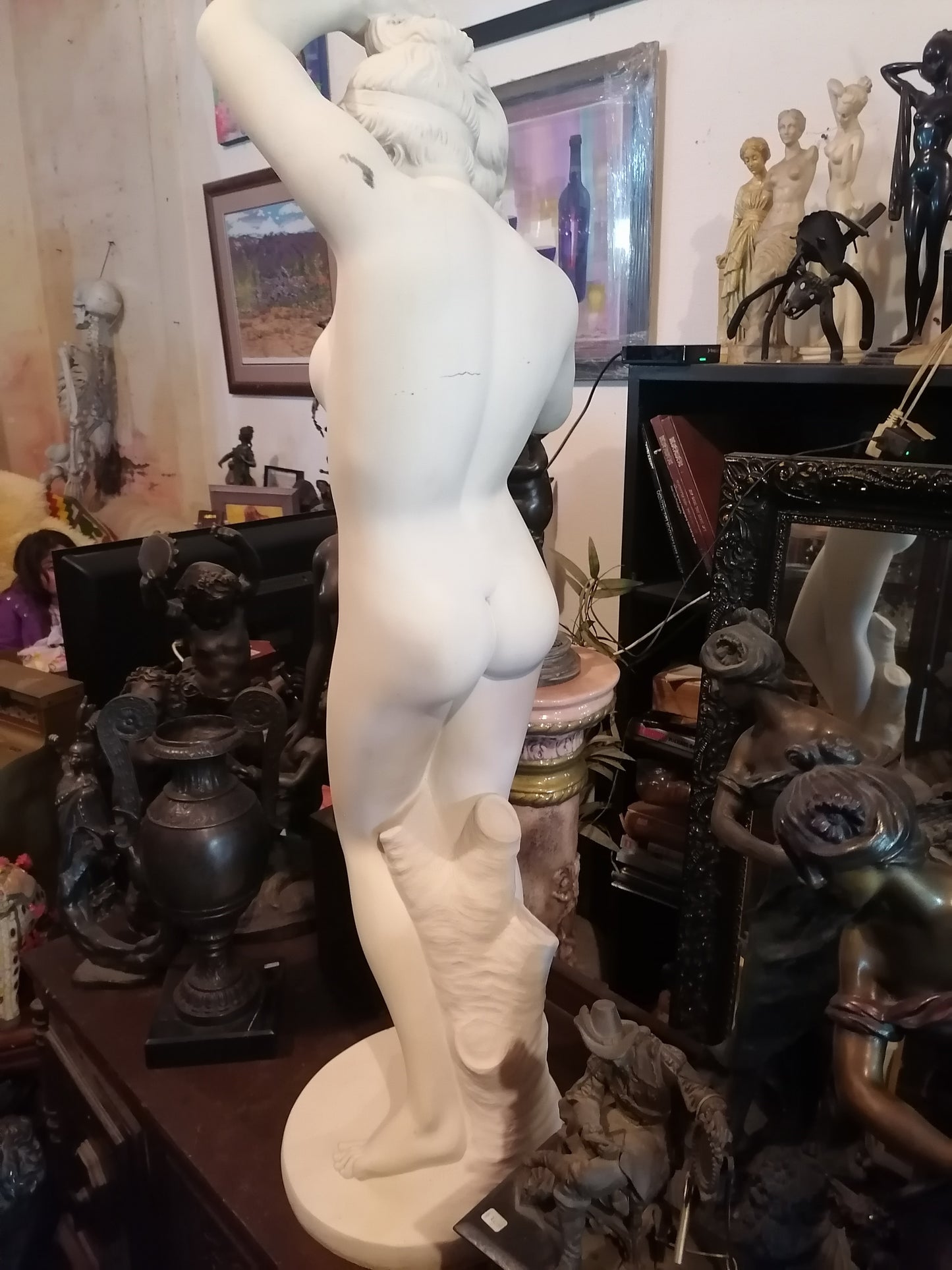 Venus de Mármol de Alabastro (115 cm de altura) - Antiques Bazaar Ensenada