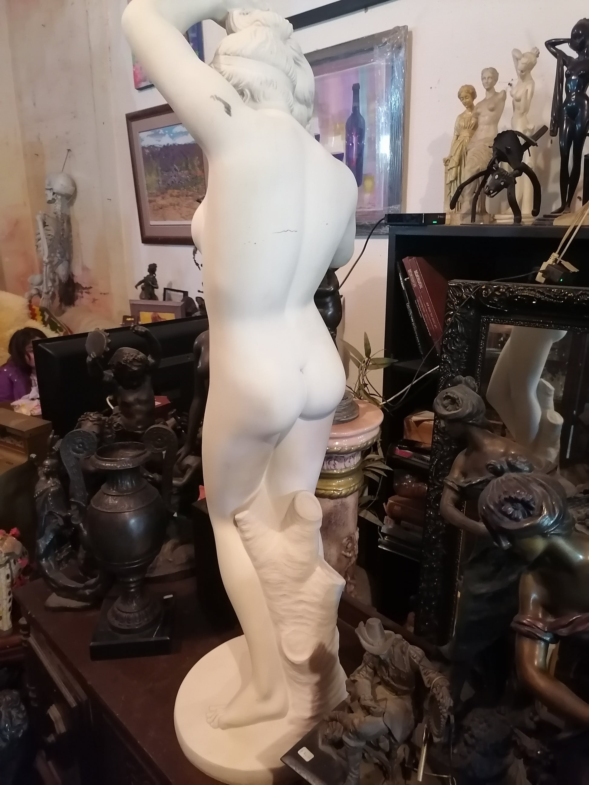 Venus de Mármol de Alabastro (115 cm de altura) - Antiques Bazaar Ensenada