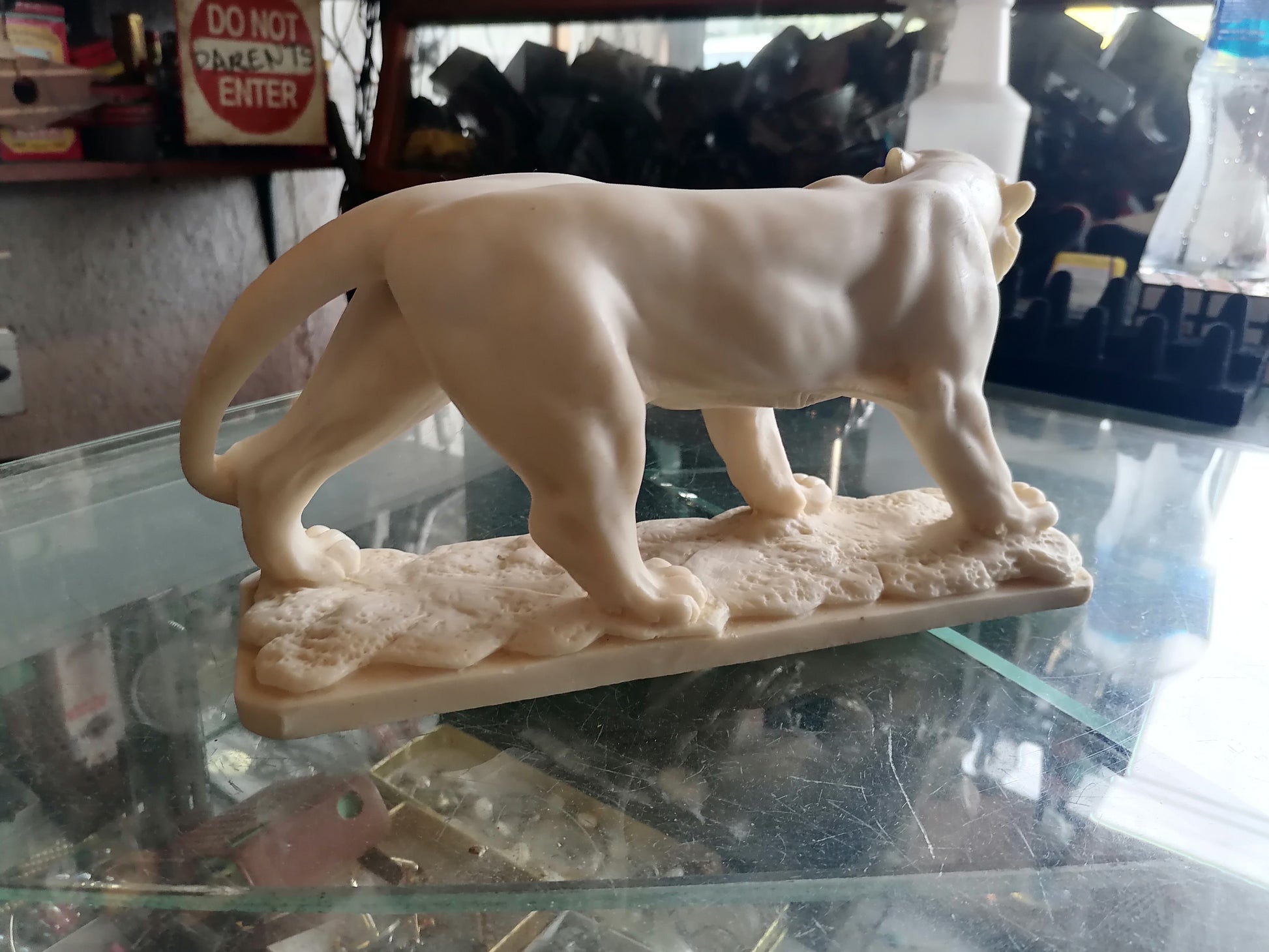 Escultura de Tigre de Escritorio en Alabastro - Antiques Bazaar Ensenada