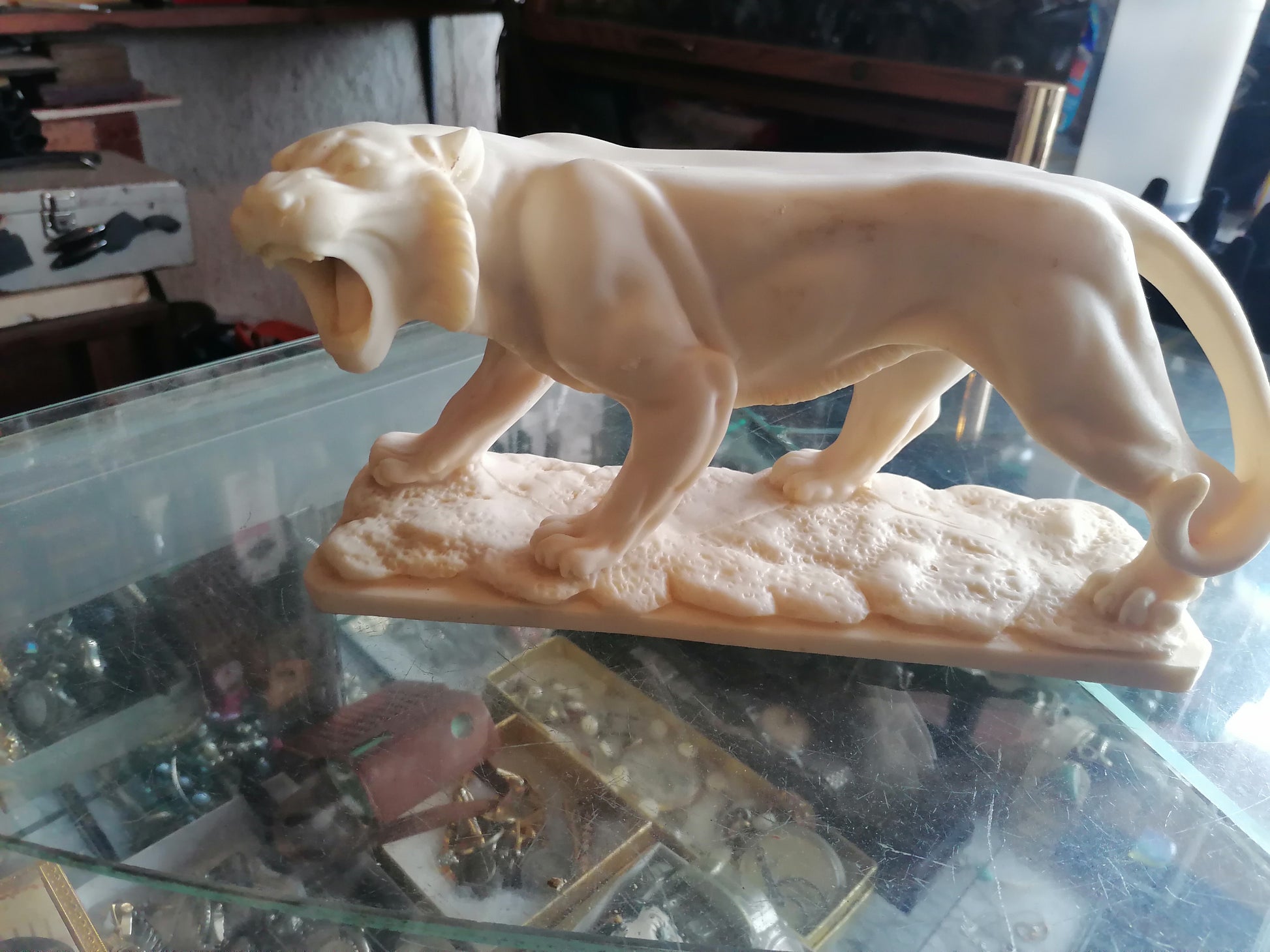Escultura de Tigre de Escritorio en Alabastro - Antiques Bazaar Ensenada