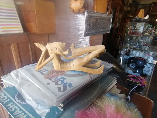 Escultura artesanal de madera hecha a mano en Bali - Antiques Bazaar Ensenada