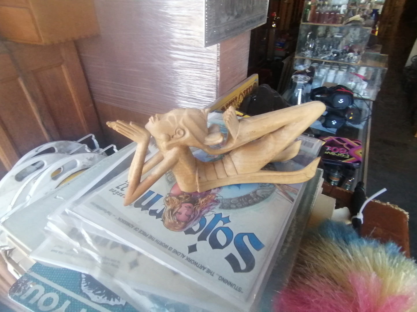 Escultura artesanal de madera hecha a mano en Bali - Antiques Bazaar Ensenada