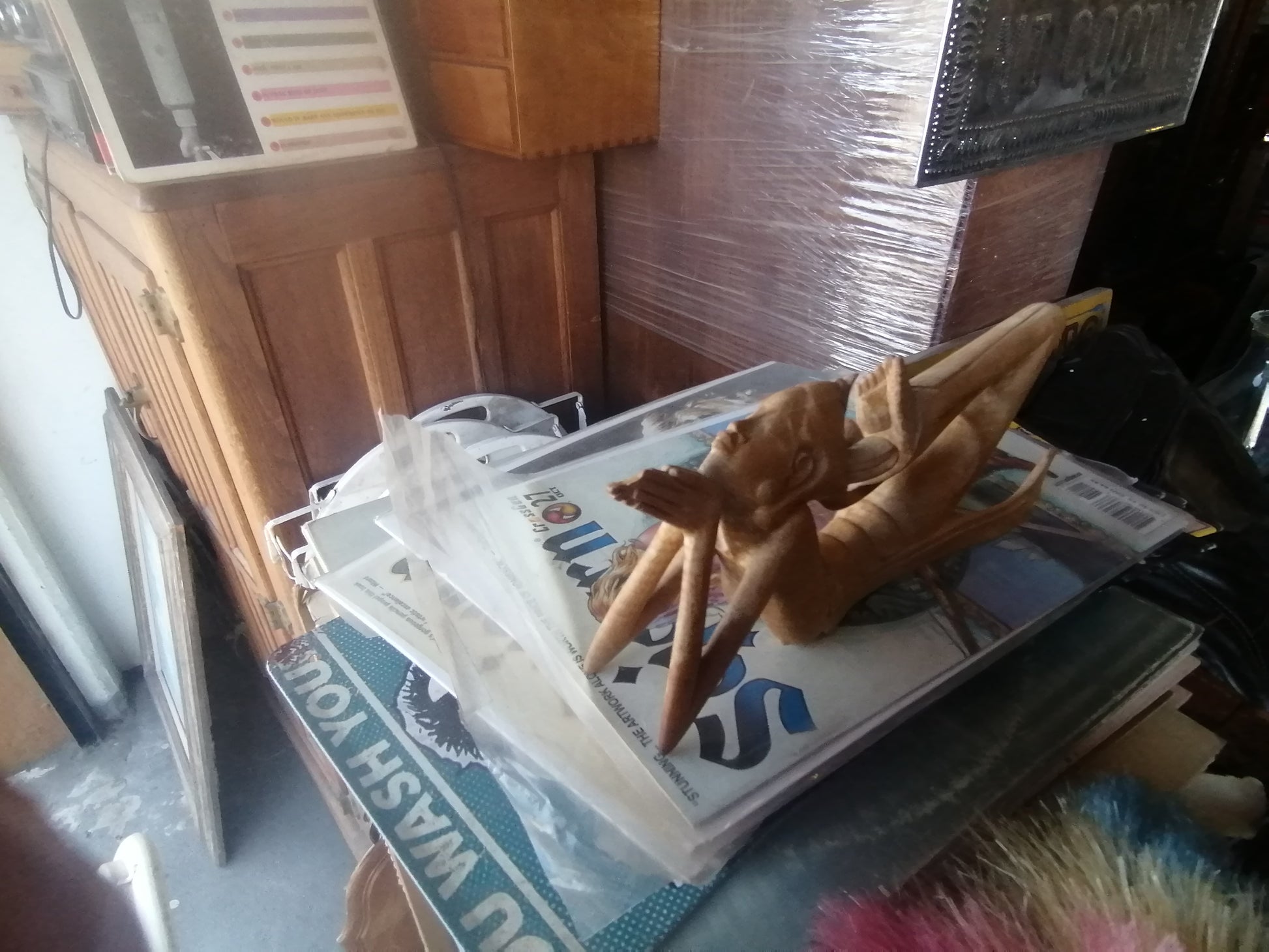 Escultura artesanal de madera hecha a mano en Bali - Antiques Bazaar Ensenada