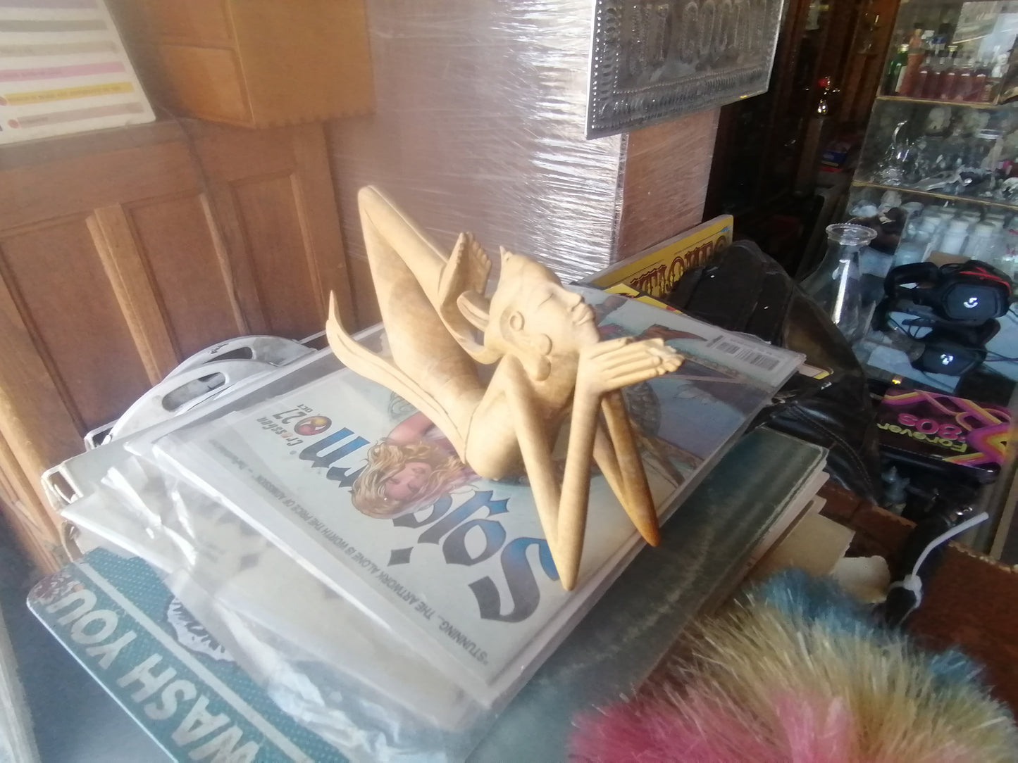 Escultura artesanal de madera hecha a mano en Bali - Antiques Bazaar Ensenada