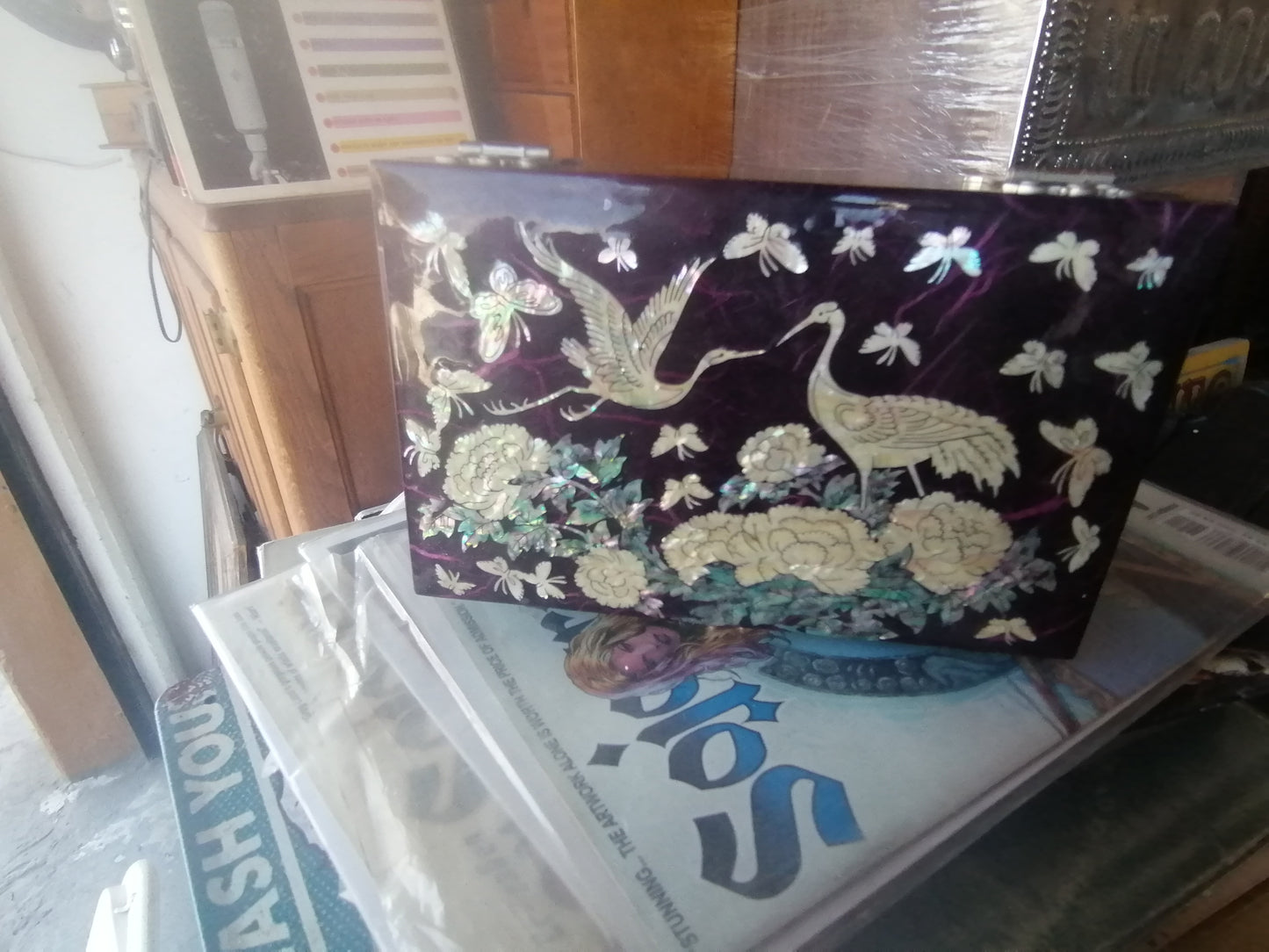 Caja Decorada Con Abulon. - Antiques Bazaar Ensenada