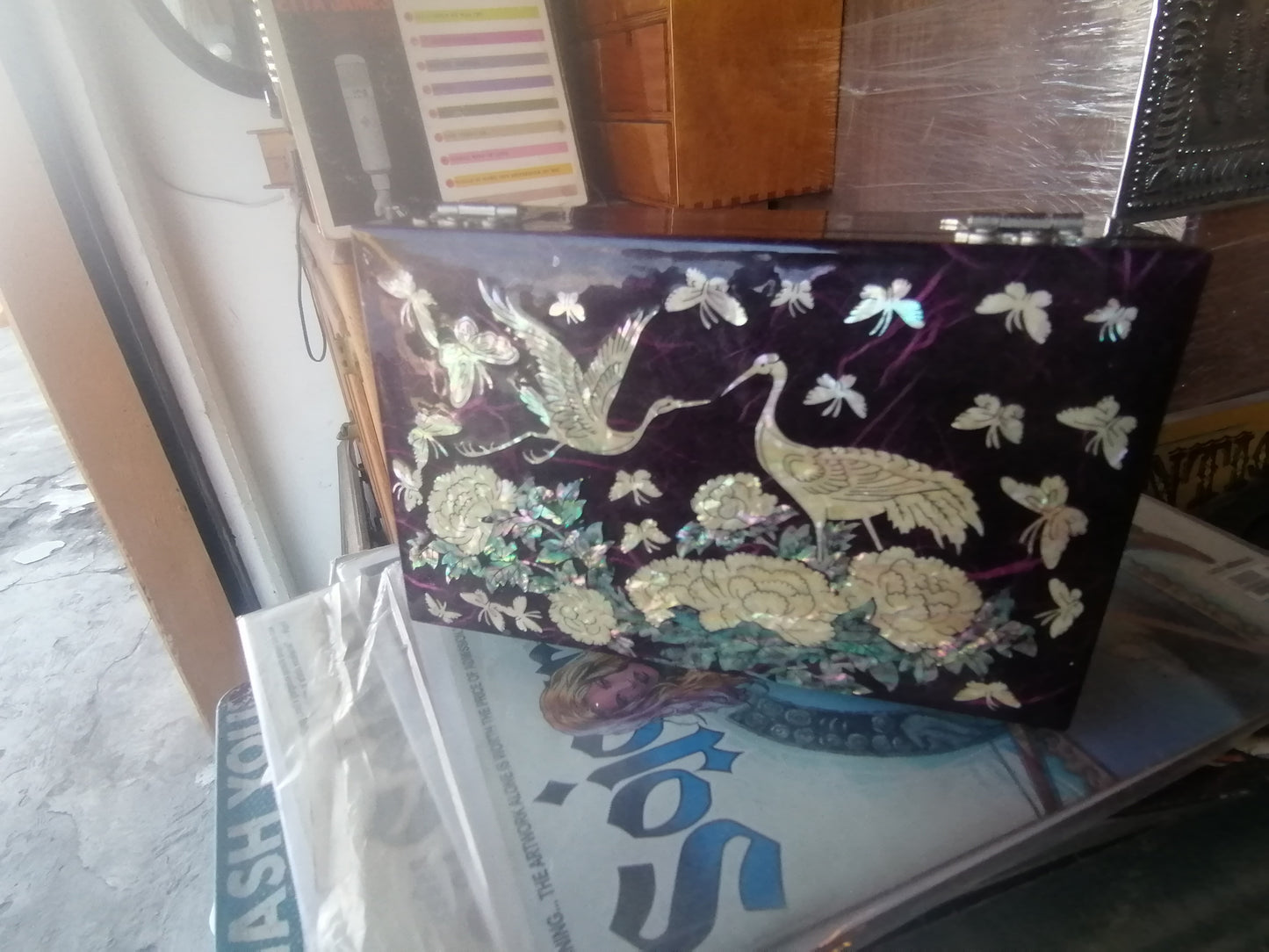 Caja Decorada Con Abulon. - Antiques Bazaar Ensenada