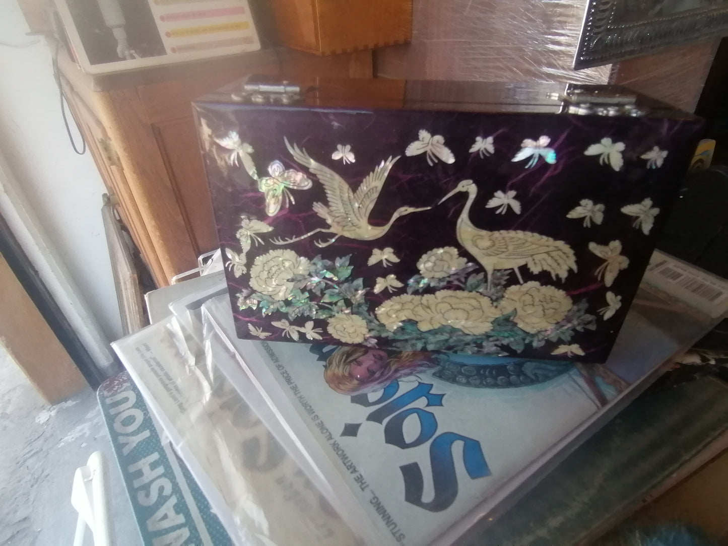 Caja Decorada Con Abulon. - Antiques Bazaar Ensenada