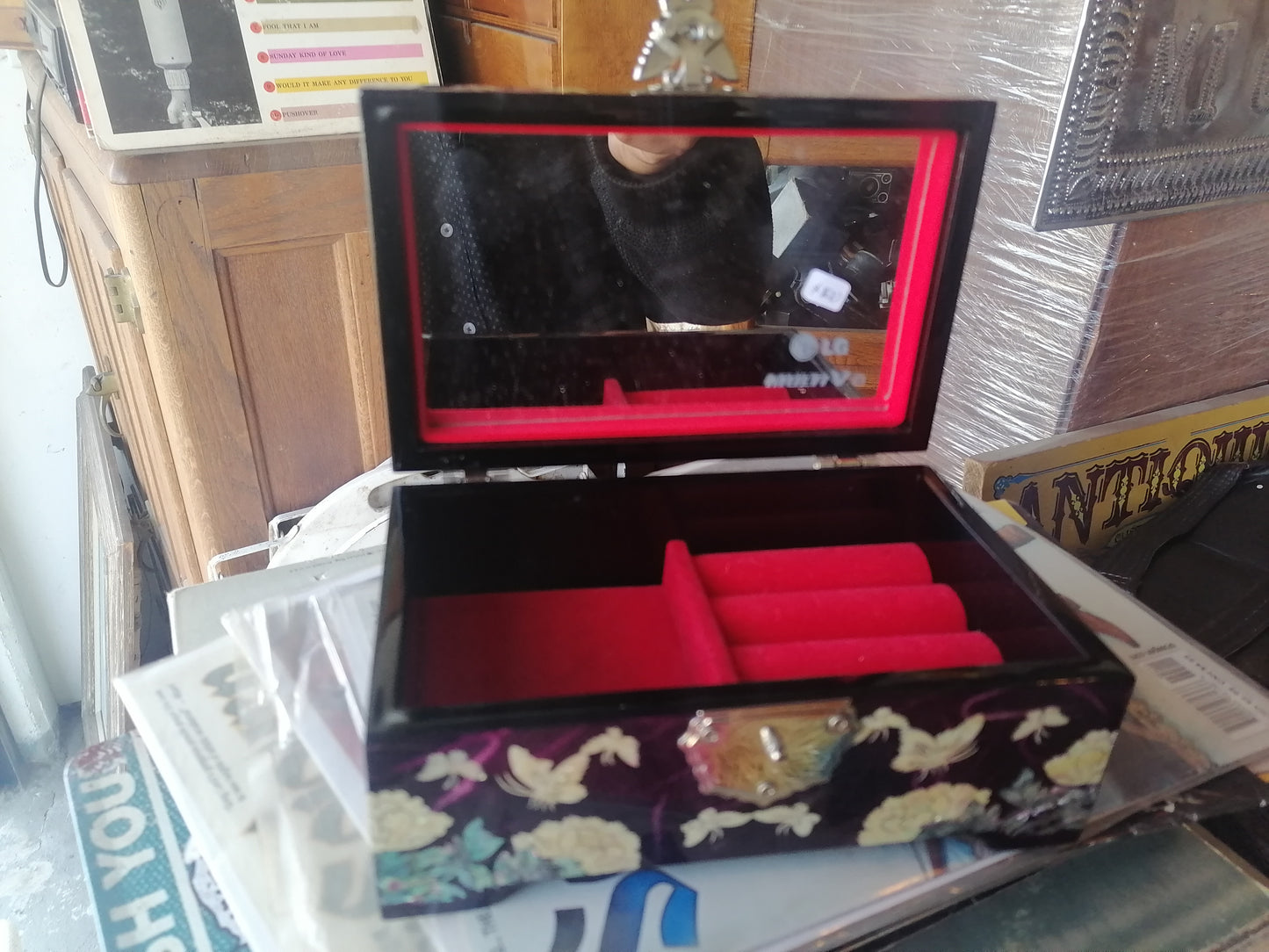 Caja Decorada Con Abulon. - Antiques Bazaar Ensenada